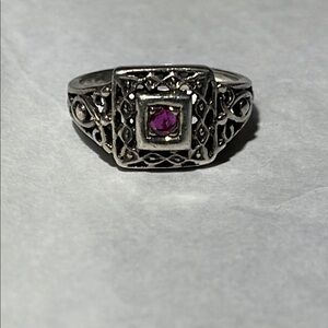 Vintage Sterling 925 Elegant Silver Ring with Purple Gemstone